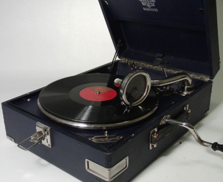 Koffer-Grammophon TELEFUNKEN-03